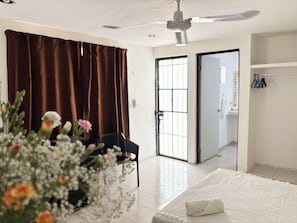 1 chambre, fer et planche à repasser, Wi-Fi, draps fournis