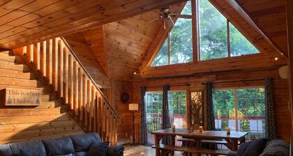 Secluded, Bachelor parties, Pocono Cabin over Lehigh River, sleeps 20, hot tub