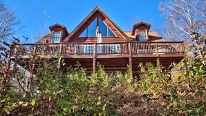 A wooden cabin with a balcony, surrounded by trees. - Bachelor Parties, direct access to Lehigh River to hike, bike, fish and swim. (White Haven)