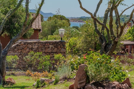 Property grounds. Apartment 'I Sugheri' with Private Terrace, Private Garden and Air Conditioning