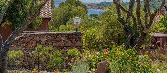 Apartment 'I Sugheri' with Private Terrace, Private Garden and Air Conditioning