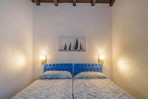 2 bedrooms, bed sheets