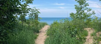 3-bedroom snowmobile and ski house with parking FOUR blocks from trail in town