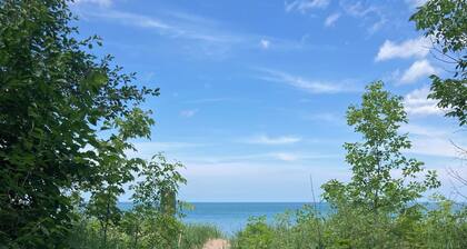 3-bedroom snowmobile and ski house with parking FOUR blocks from trail in town