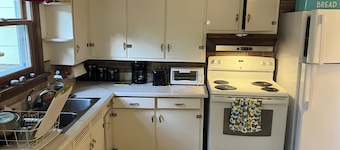 3-bedroom house with path to beach right from the yard!
