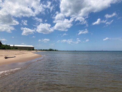 3-bedroom house with path to beach right from the yard!