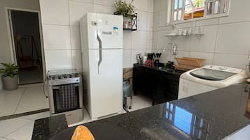 Ofen, Herdplatte, Küchenrolle