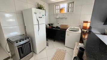 Ofen, Herdplatte, Küchenrolle