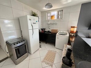 Horno, parrilla de estufa y toallas de papel