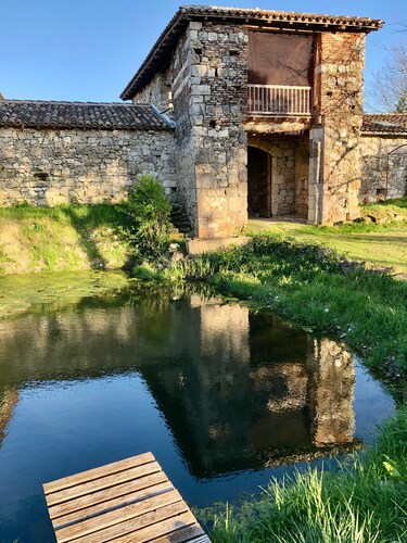 Peaceful Stay at Gîte du Château des Fours in Historic Cumont