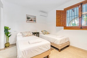 3 bedrooms, free WiFi, bed sheets