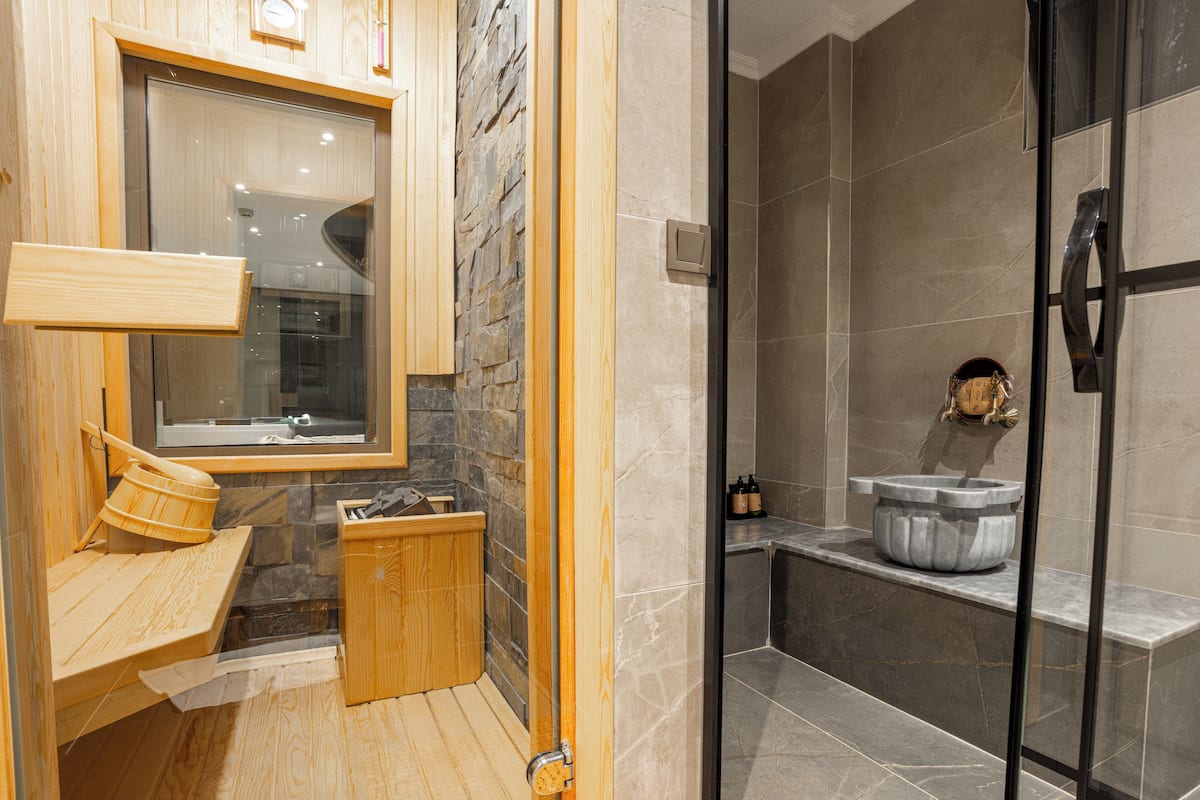 Minibar y caja de seguridad en la habitación