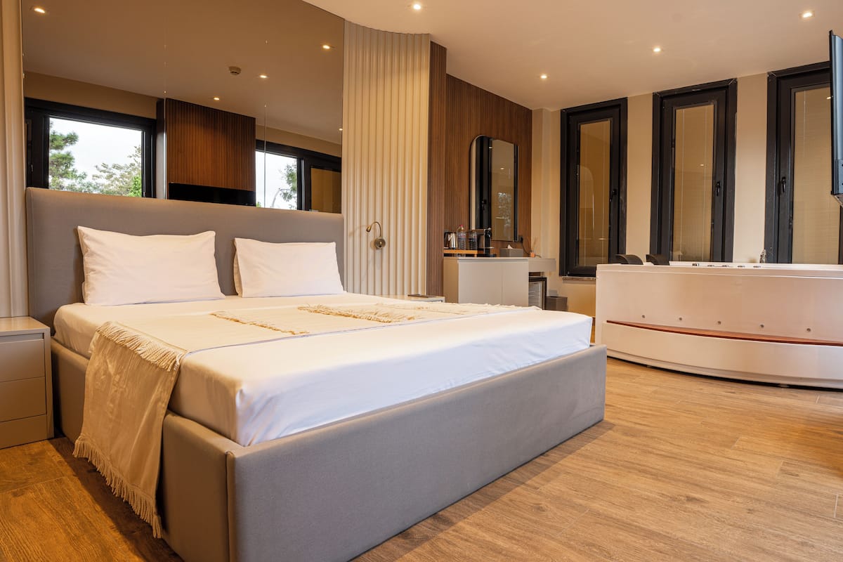 Suite Standar, balkon | Minibar, brankas, Wi-Fi gratis, dan seprai linen