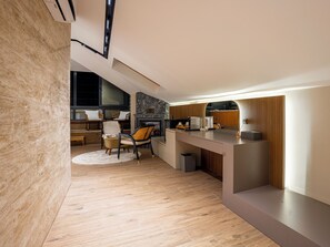 Minibar y caja de seguridad en la habitación 