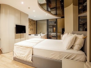 Suite Deluxe, balcon, vue lac | Minibar, coffres-forts dans les chambres, Wi-Fi gratuit, draps fournis