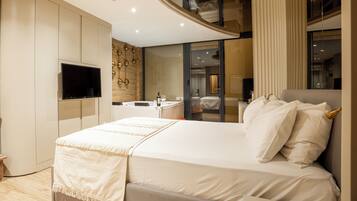 Minibar, in-room safe, laptop workspace, free WiFi