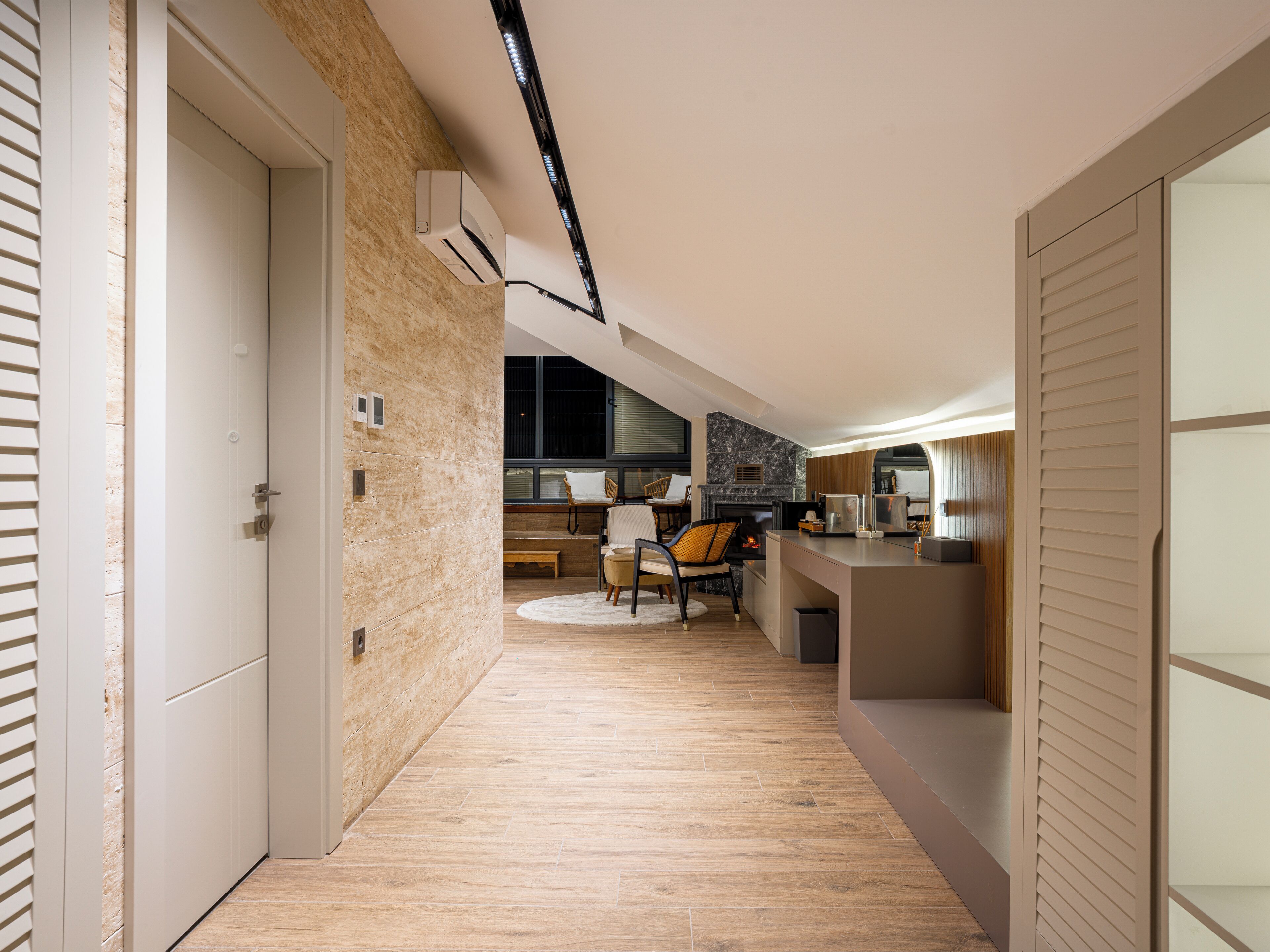 ラグジュアリー スイート バルコニー リバービュー | ミニバー、セーフティボックス (室内)、WiFi (無料)、ベッドシーツ