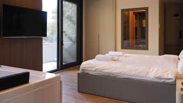Suite estàndard, balcó | Minibar, caixa forta a l'habitació, wifi gratuïta i roba de llit