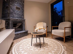 허니문 스위트, 발코니, 정원 전망 | 미니바, 객실 내 금고, 무료 WiFi, 침대 시트