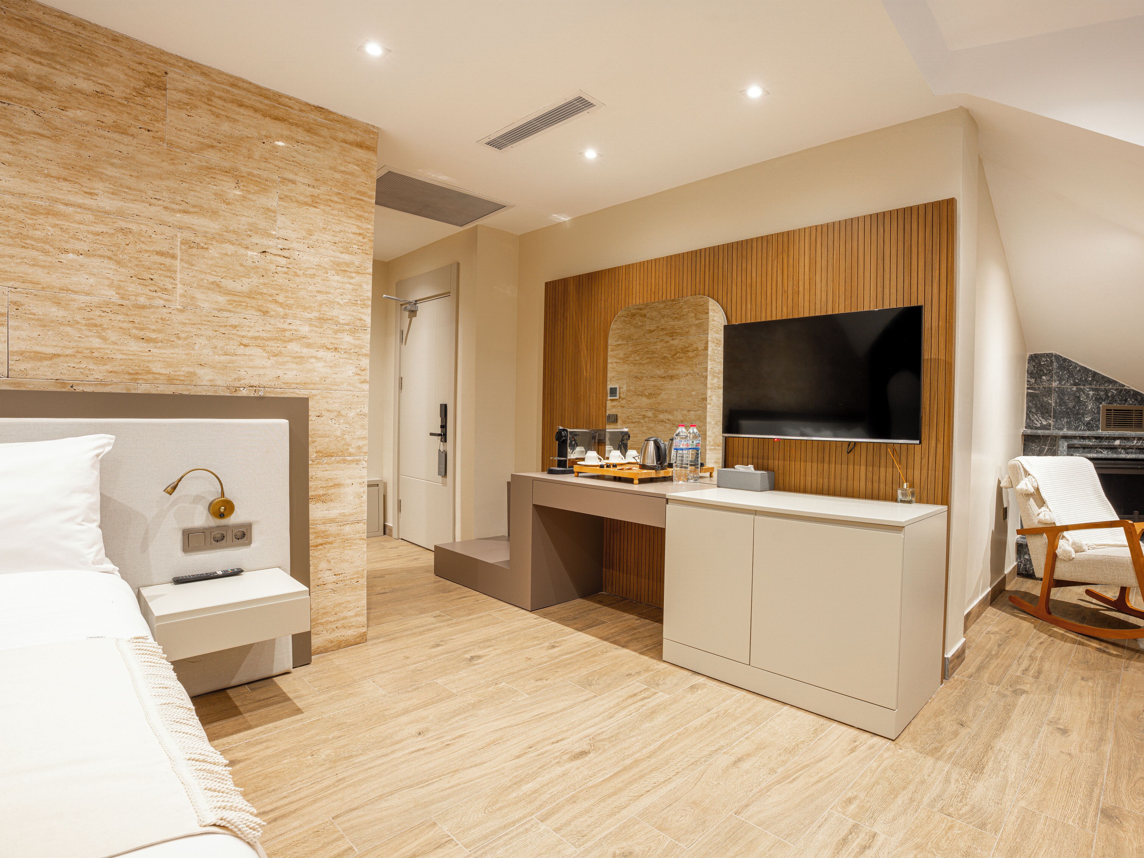 Minibar y caja de seguridad en la habitación 