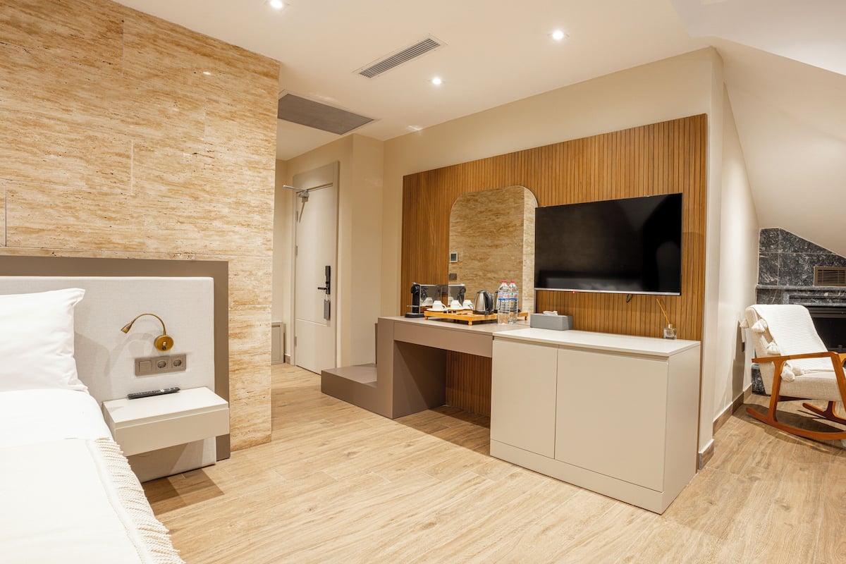 Loft Mewah, balkon, pemandangan gunung | Minibar, brankas, Wi-Fi gratis, dan seprai linen
