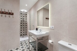 Dusche, Haartrockner, Handtücher
