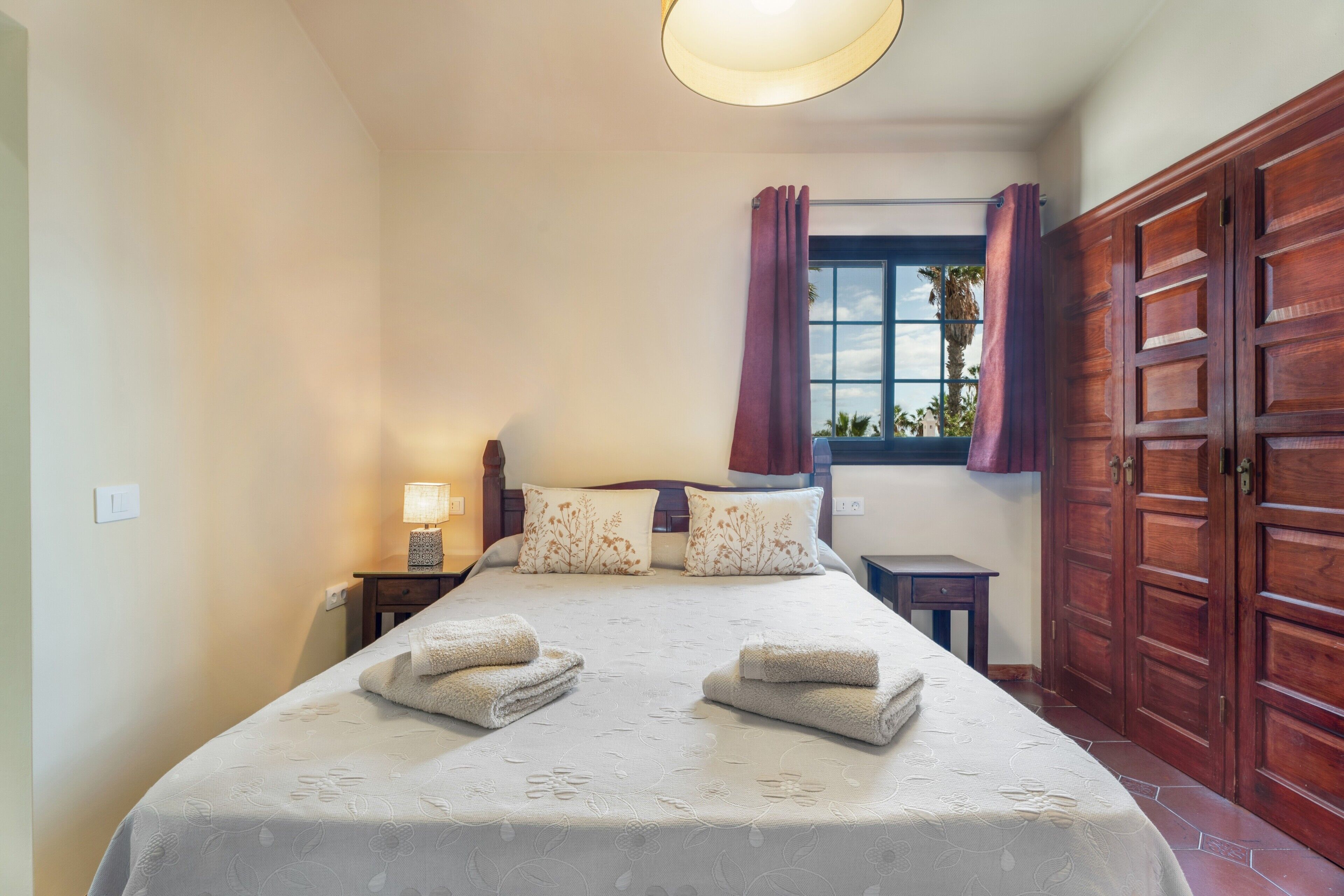 3 bedrooms, iron/ironing board, free WiFi, bed sheets