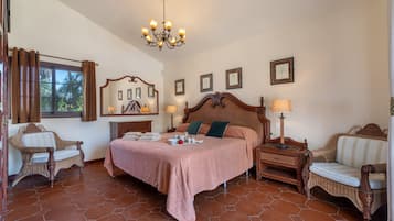 3 makuuhuonetta, silitysrauta/-lauta, ilmainen Wi-Fi, vuodevaatteet