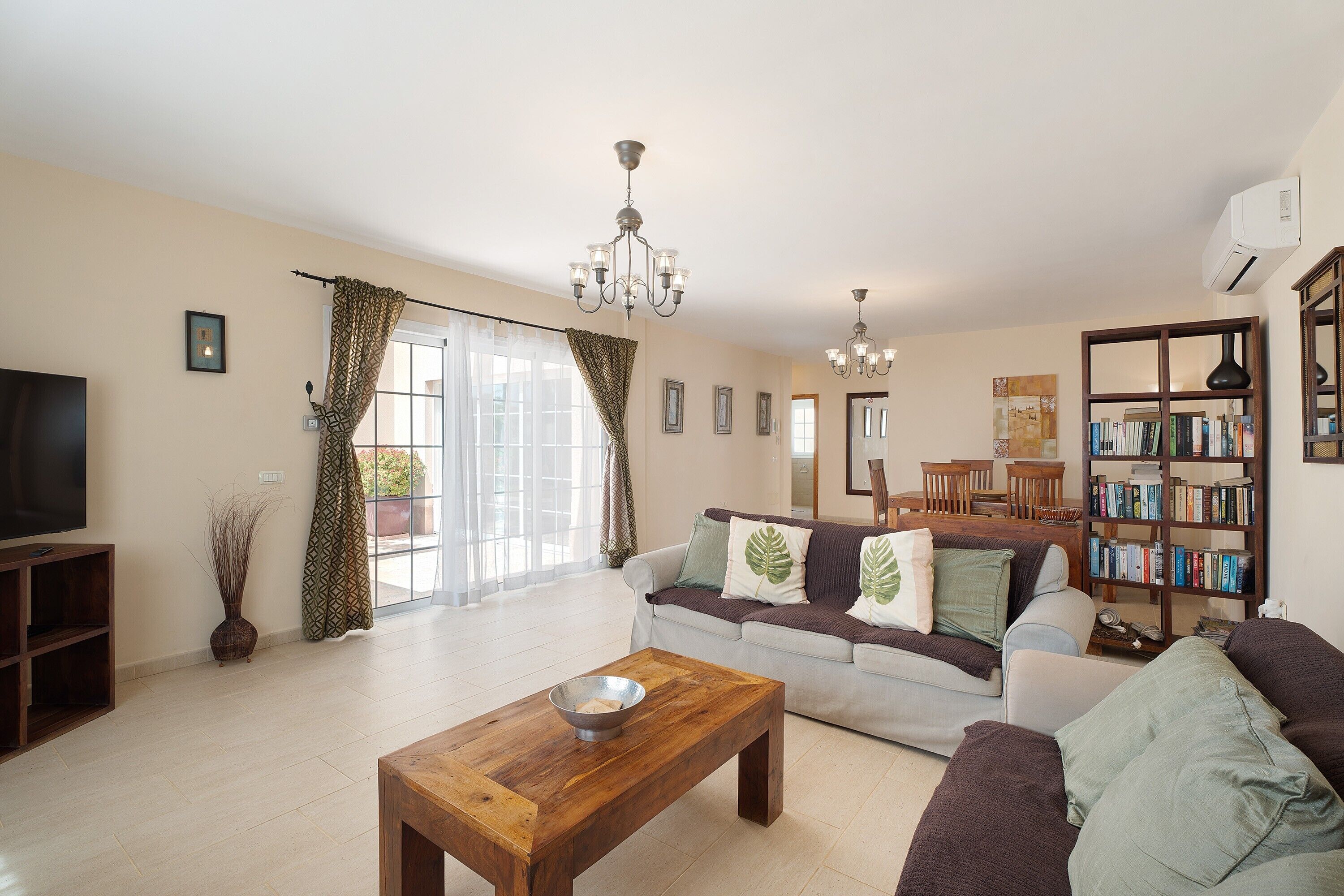 電視、DVD 播放機、音響