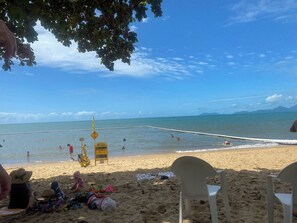 Beach - Tropical views from spacious, comfortable, well appointed apartment (Palm Cove)