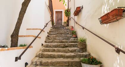 Apartment 'Il Filo Azzurro 3' with Sea View, Wi-Fi and Air Conditioning