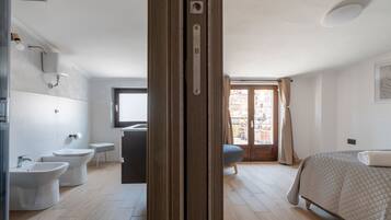 1 camera, Wi-Fi gratuito, lenzuola