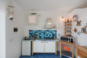 Fridge, microwave, stovetop, coffee/tea maker