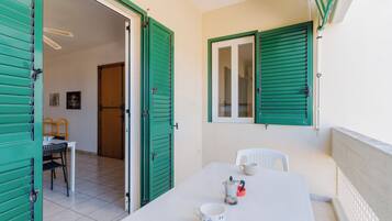 屋外ダイニングエリア