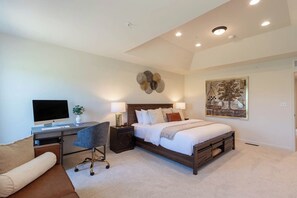 3 bedrooms, desk, iron/ironing board, travel crib