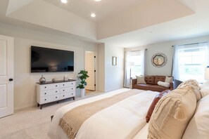 3 bedrooms, desk, iron/ironing board, travel crib