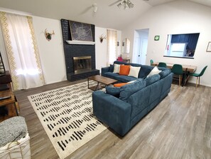 Smart TV, fireplace