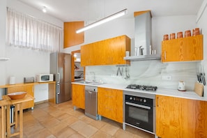 Geladeira, fogão, cooktop, lava-louças
