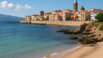 Una spiaggia nelle vicinanze