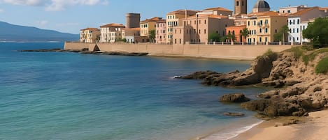 Una spiaggia nelle vicinanze