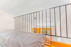 2 室のベッドルーム、アイロン / アイロン台、WiFi (無料)、ベッドシーツ
