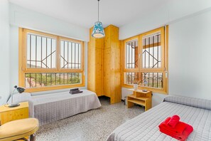 4 soverom, strykejern/-brett, wi-fi (inkludert) og sengetøy