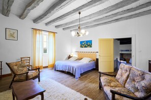 3 bedrooms, iron/ironing board, bed sheets