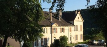 Country House 'Domaine du Val Bruant' with Shared Terrace and Wi-Fi