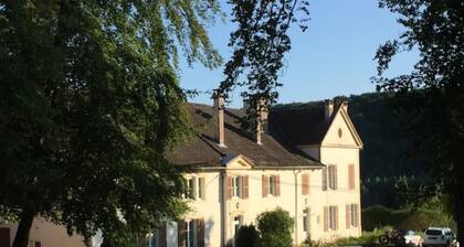 Maison de campagne 'Domaine du Val Bruant' avec terrasse partagée et Wi-Fi