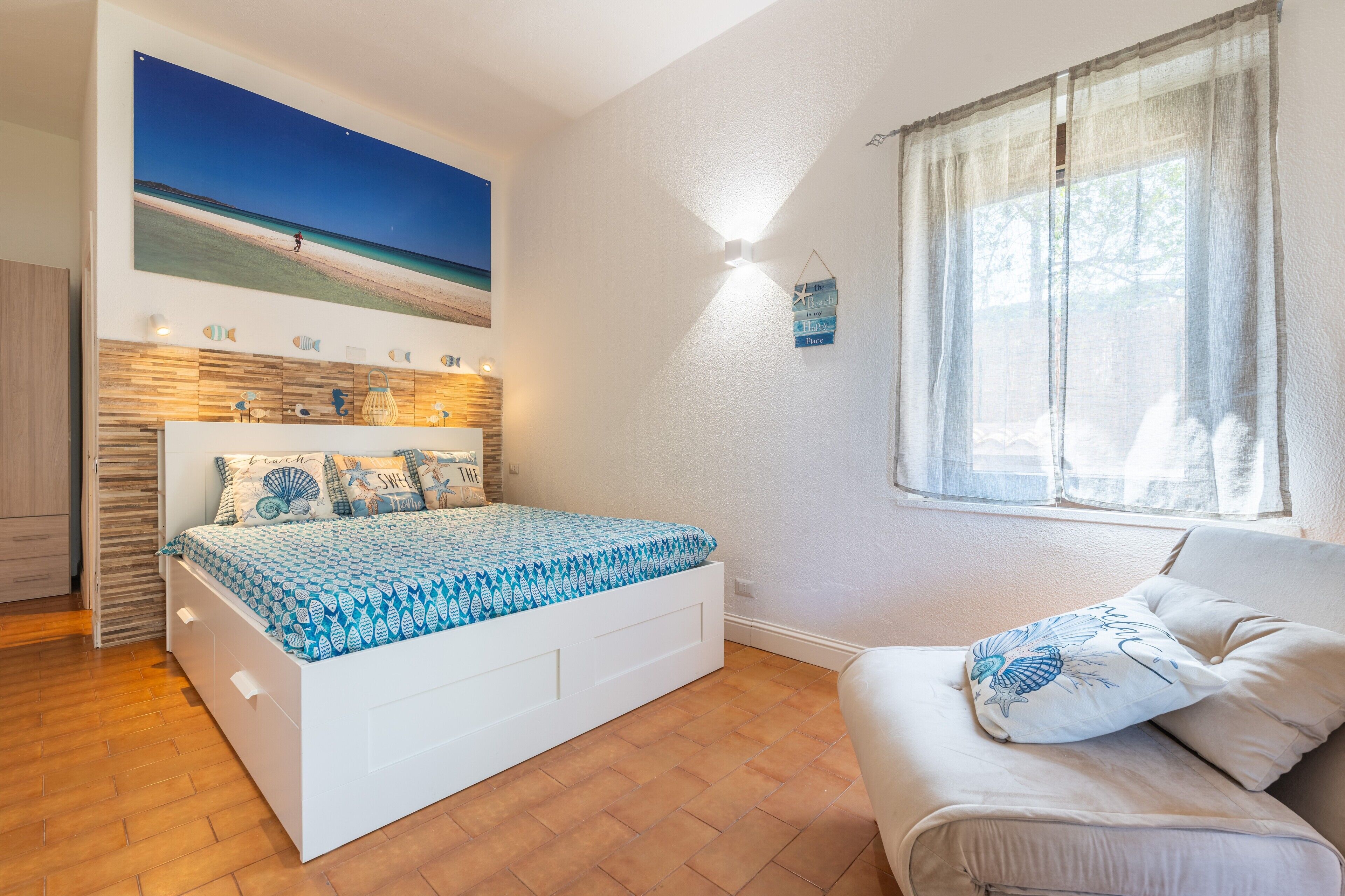 1 bedroom, bed sheets