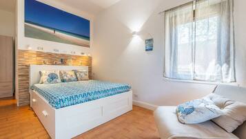 1 bedroom, bed sheets