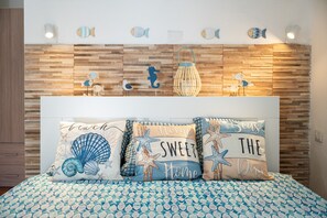 1 bedroom, bed sheets