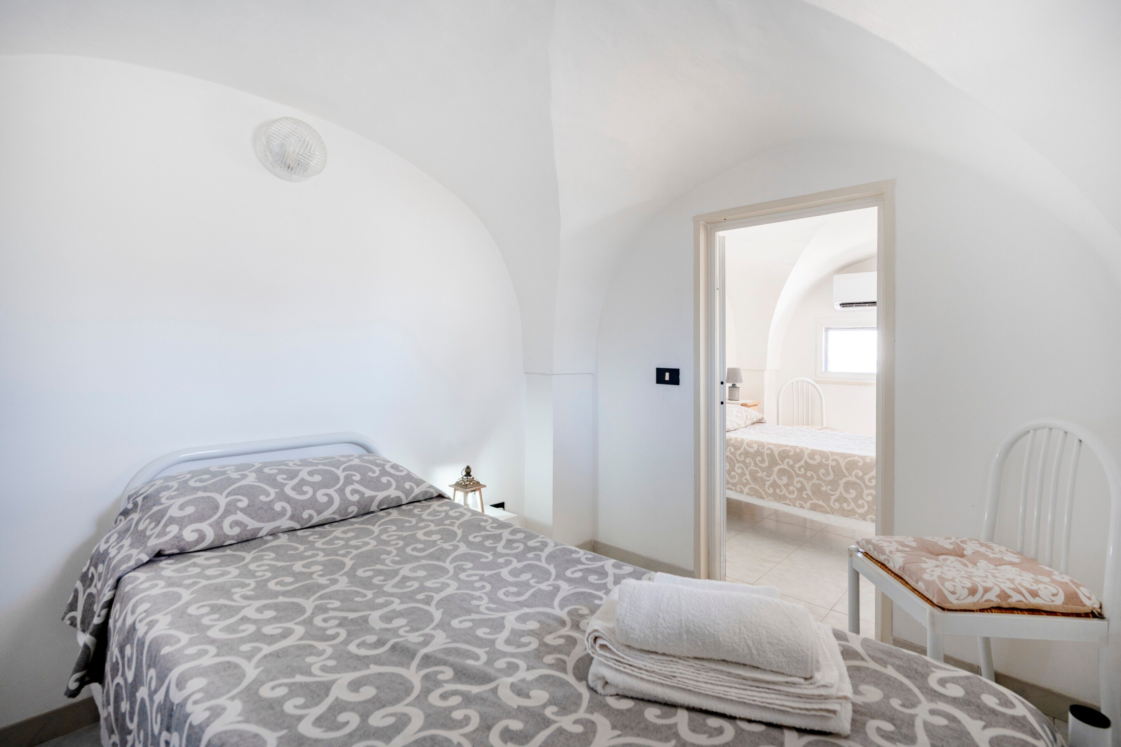3 bedrooms, iron/ironing board, WiFi (free), bed sheets