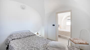 3 bedrooms, iron/ironing board, WiFi (free), bed sheets
